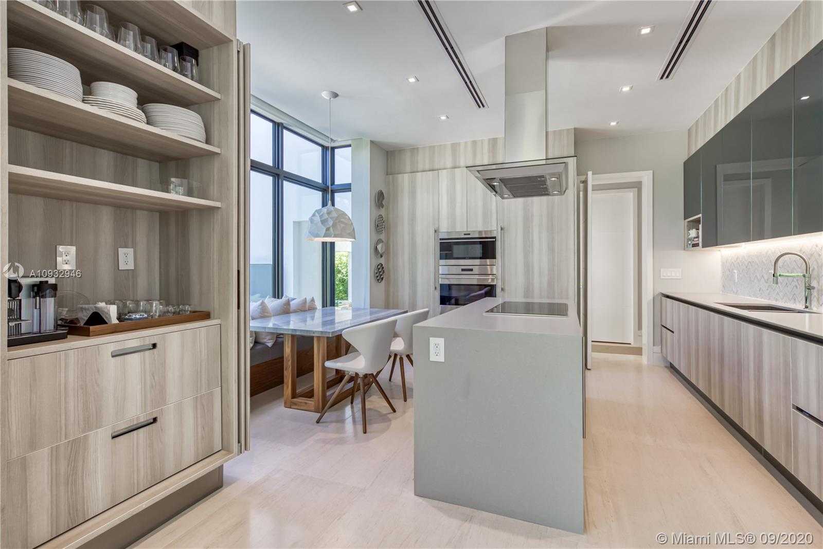 Small Image of 151 BUTTONWOOD DR, Key Biscayne Number 5