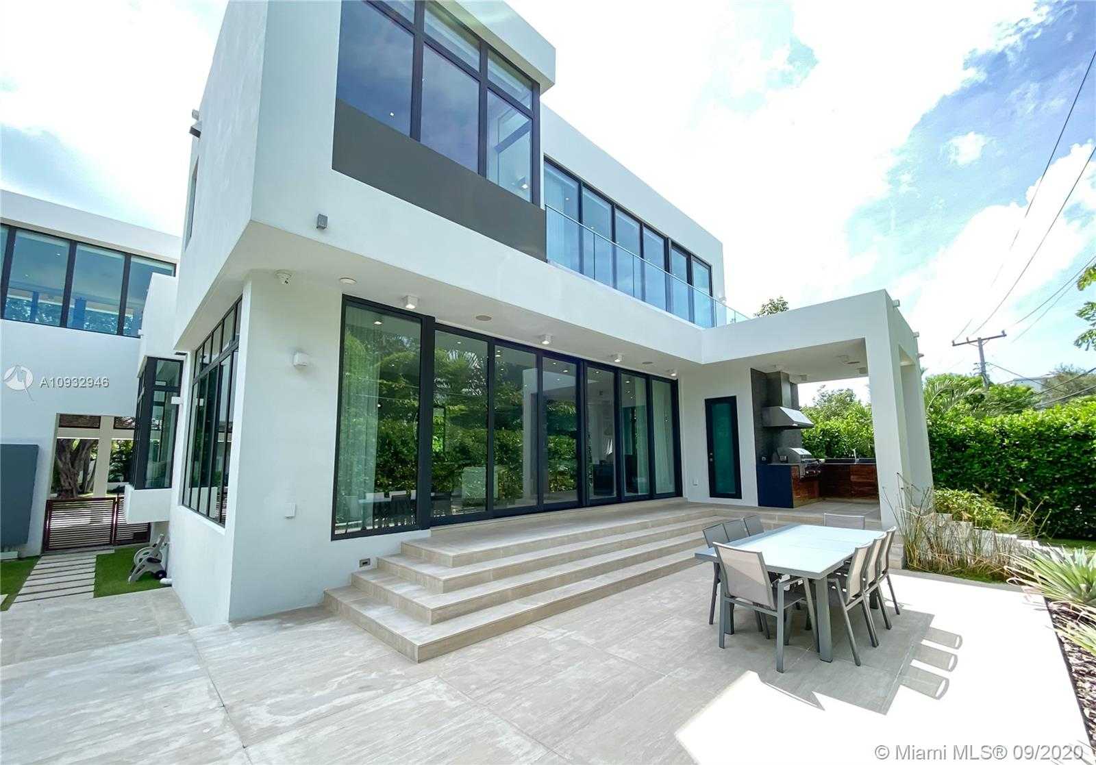 Small Image of 151 BUTTONWOOD DR, Key Biscayne Number 50