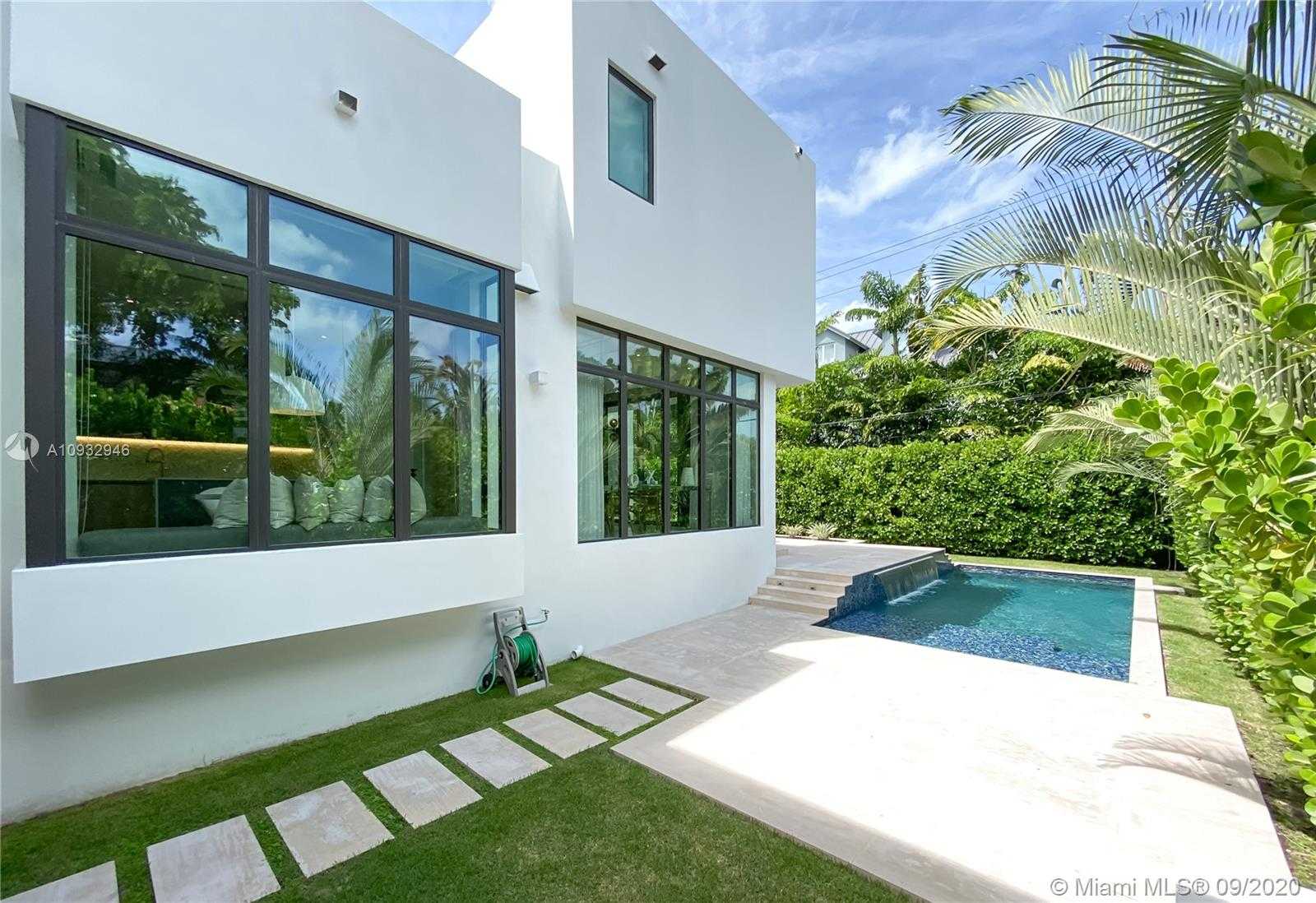 Small Image of 151 BUTTONWOOD DR, Key Biscayne Number 54