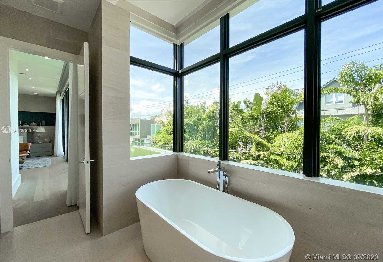 Small Image of 151 BUTTONWOOD DR, Key Biscayne Number 9