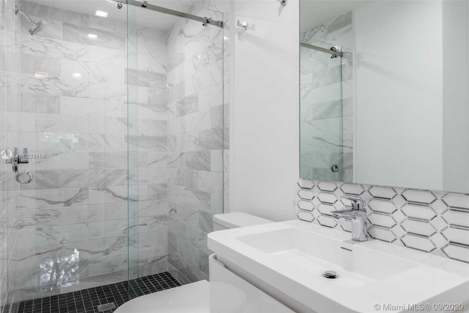 Small Image of 5225 NORTH BAY RD, Miami Beach Number 16