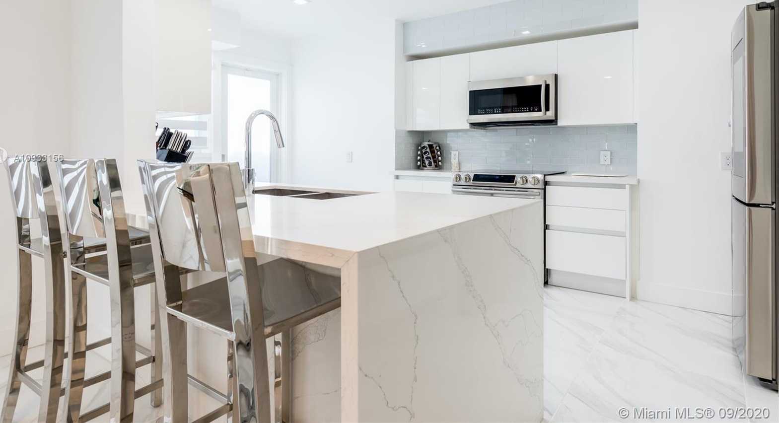 Small Image of 5225 NORTH BAY RD, Miami Beach Number 3
