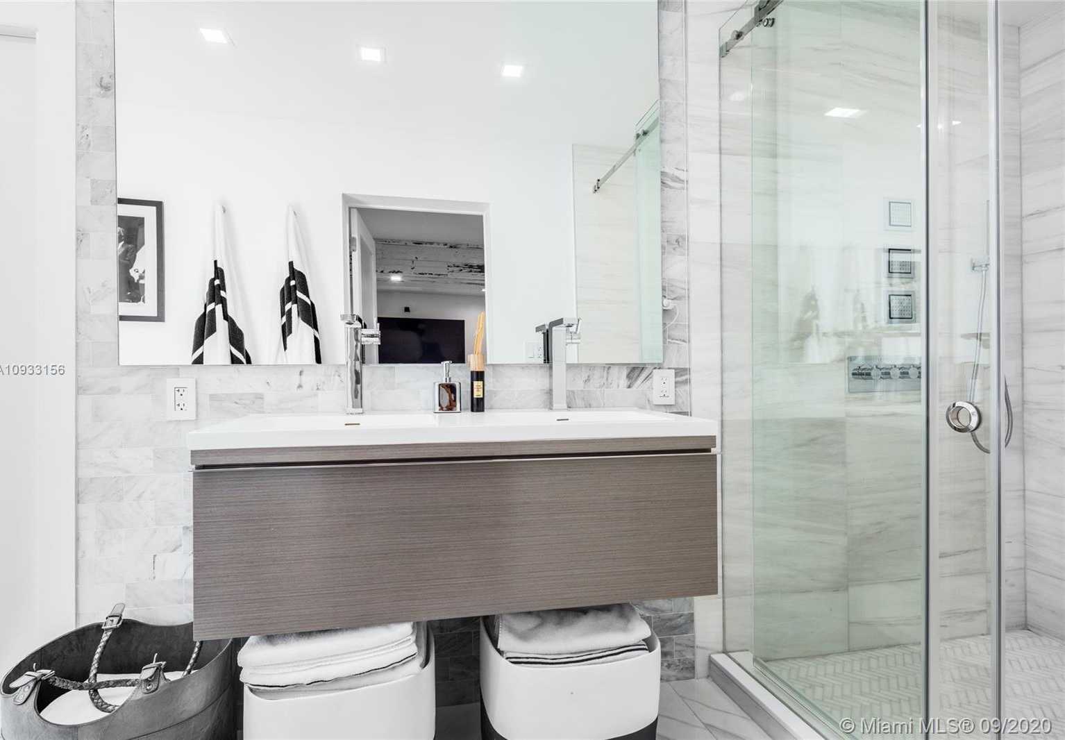 Small Image of 5225 NORTH BAY RD, Miami Beach Number 7