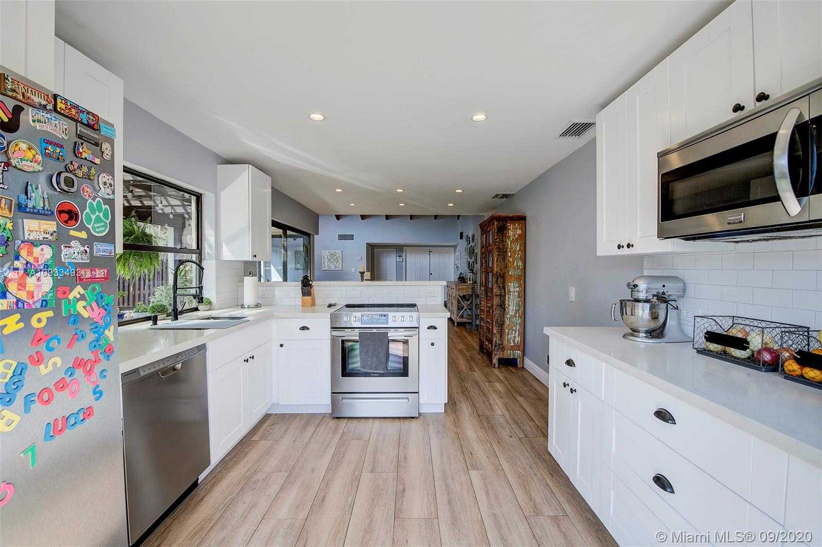 Small Image of 11255 SOUTH WEST 135TH CT, Miami Number 16