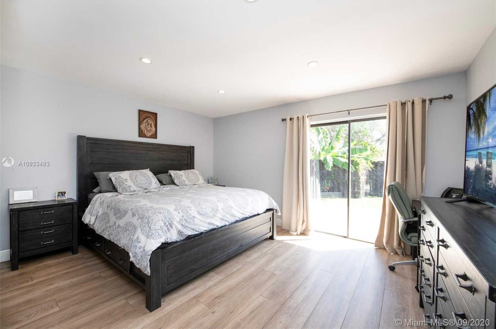Small Image of 11255 SOUTH WEST 135TH CT, Miami Number 17