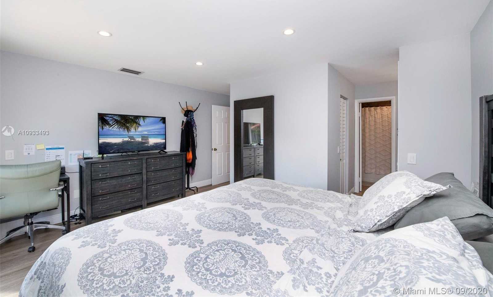 Small Image of 11255 SOUTH WEST 135TH CT, Miami Number 18