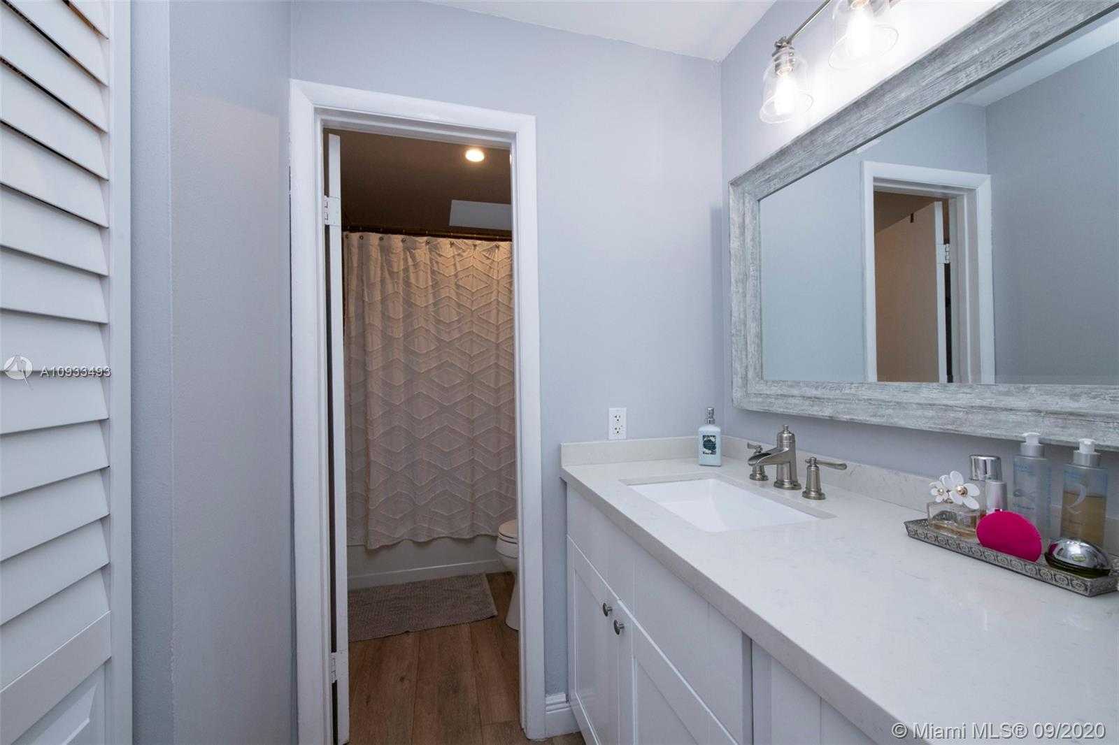 Small Image of 11255 SOUTH WEST 135TH CT, Miami Number 19
