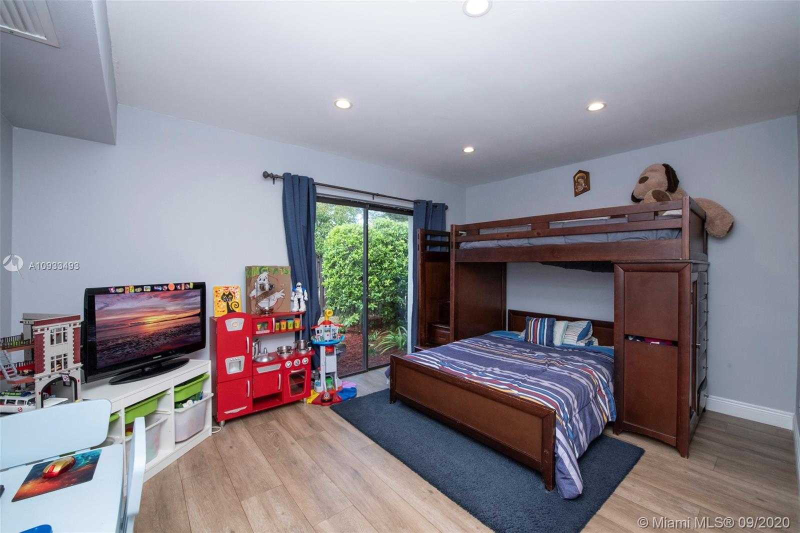 Small Image of 11255 SOUTH WEST 135TH CT, Miami Number 21