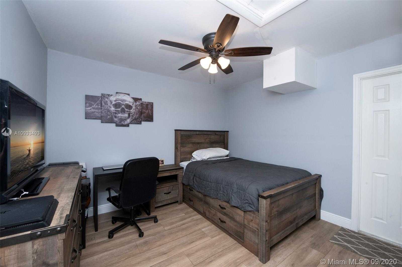 Small Image of 11255 SOUTH WEST 135TH CT, Miami Number 22