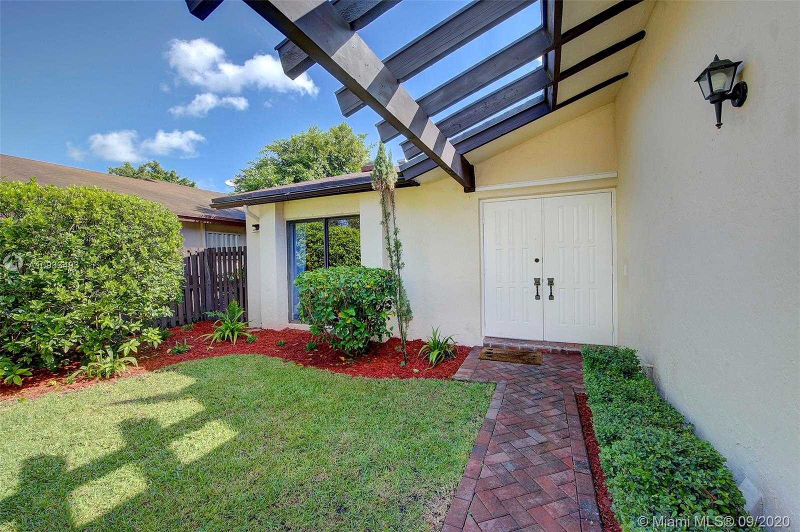 Small Image of 11255 SOUTH WEST 135TH CT, Miami Number 5