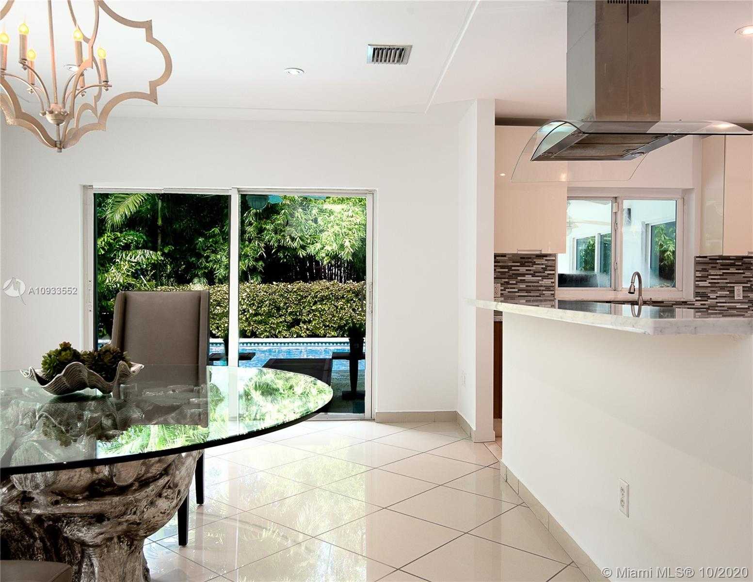 Small Image of 210 OCEAN BLVD, Golden Beach Number 10