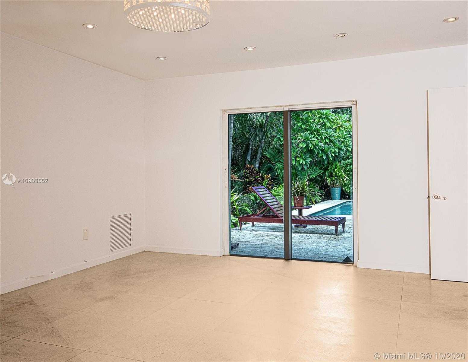 Small Image of 210 OCEAN BLVD, Golden Beach Number 13