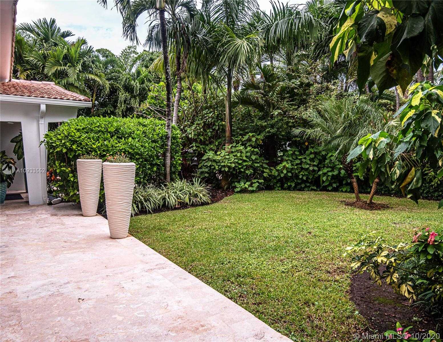 Small Image of 210 OCEAN BLVD, Golden Beach Number 4