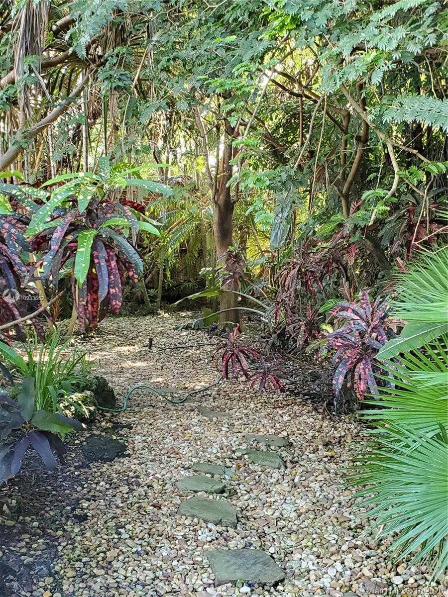 Small Image of 210 OCEAN BLVD, Golden Beach Number 43
