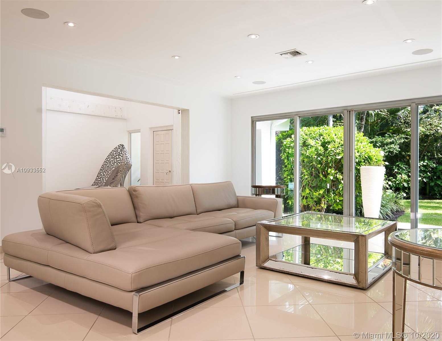 Small Image of 210 OCEAN BLVD, Golden Beach Number 5