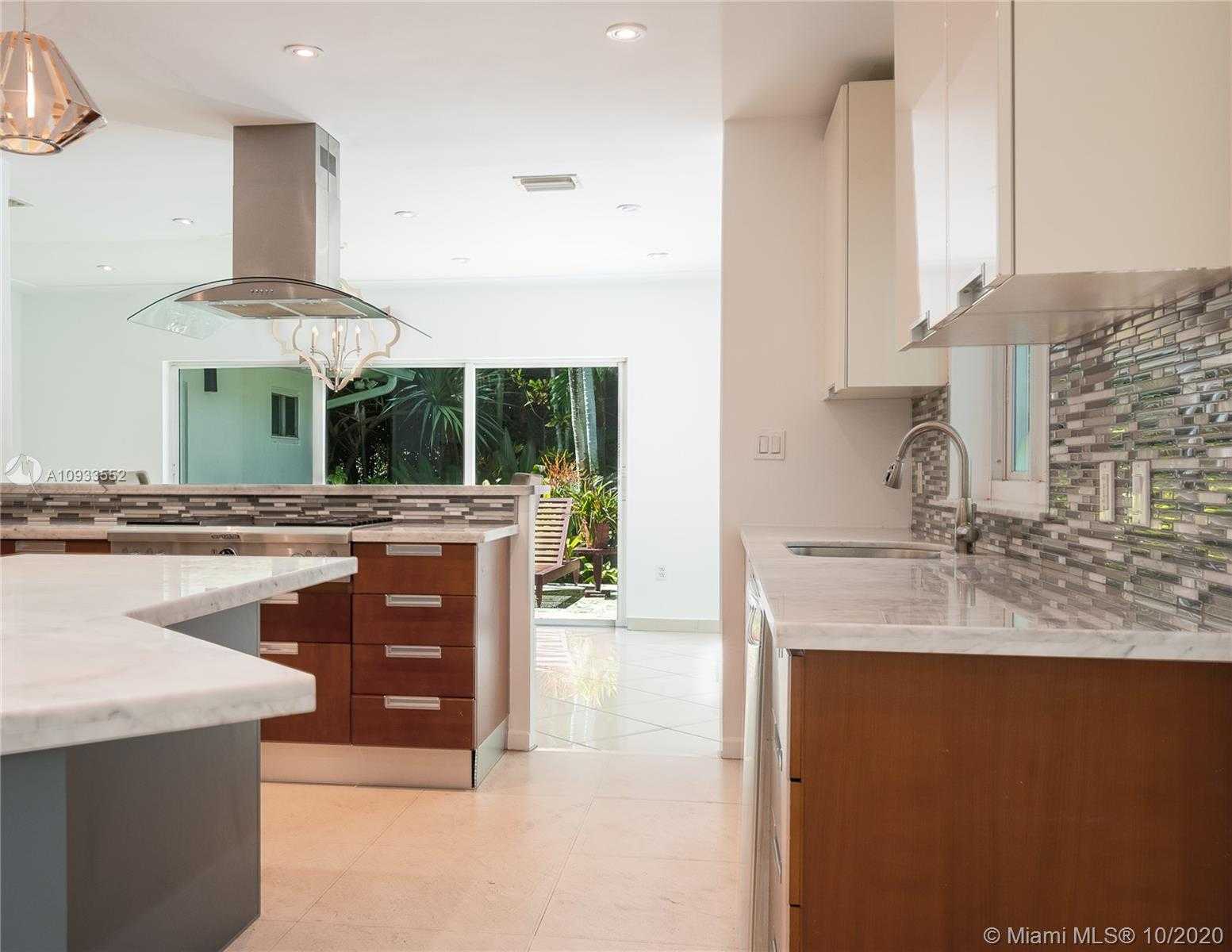 Small Image of 210 OCEAN BLVD, Golden Beach Number 9