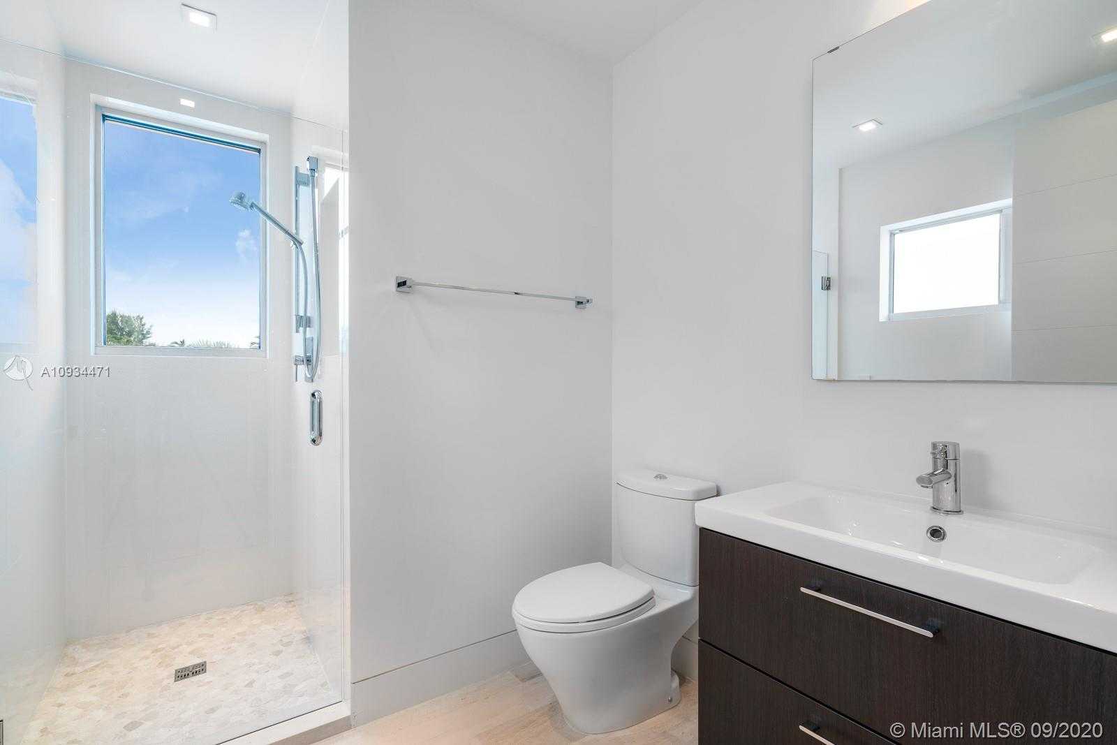 Small Image of 1276 BISCAYA DR, Surfside Number 18