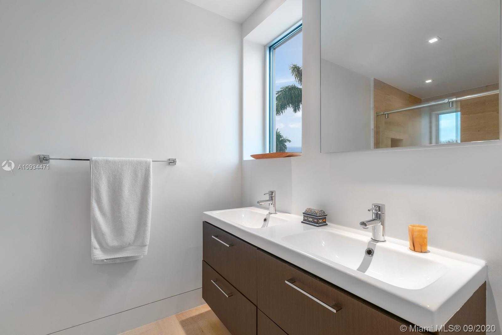 Small Image of 1276 BISCAYA DR, Surfside Number 20