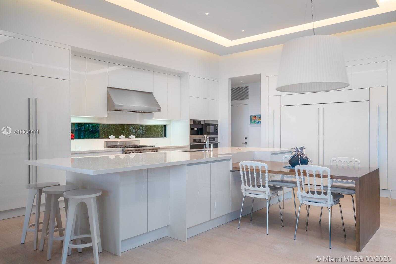 Small Image of 1276 BISCAYA DR, Surfside Number 8