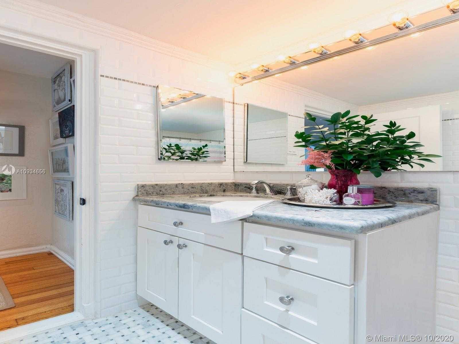 Small Image of 3520 CRYSTAL CT, Miami Number 19