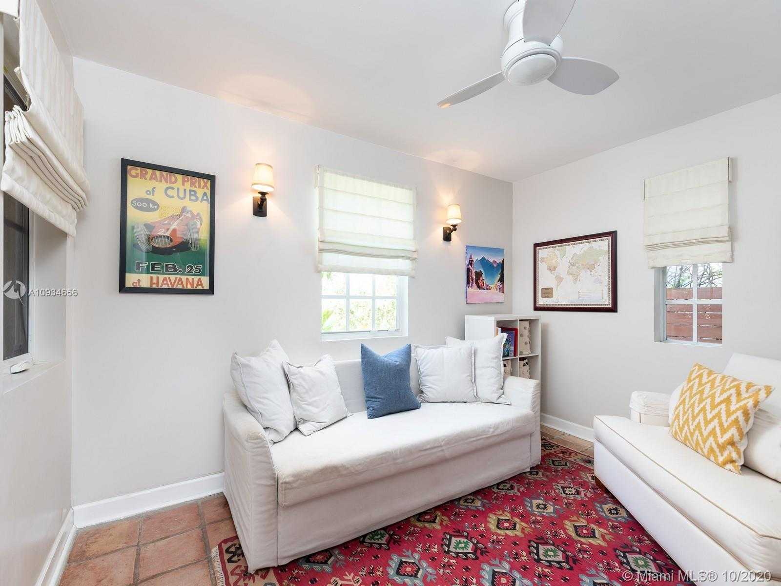Small Image of 3520 CRYSTAL CT, Miami Number 20