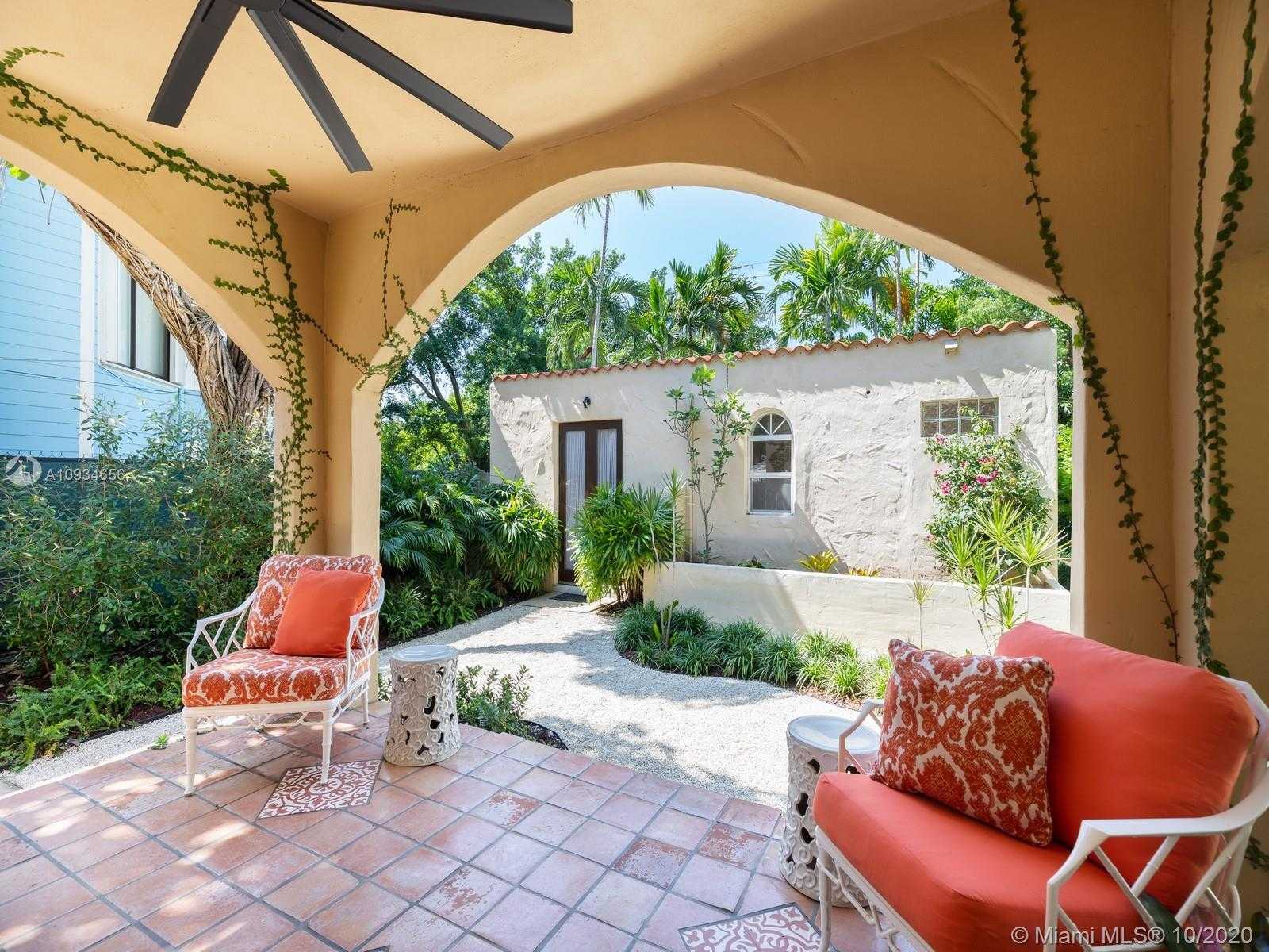 Small Image of 3520 CRYSTAL CT, Miami Number 22