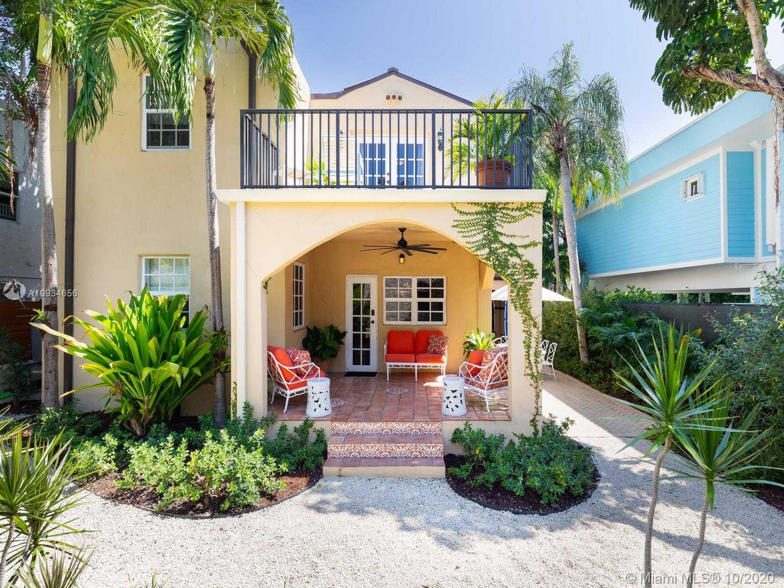 Small Image of 3520 CRYSTAL CT, Miami Number 23