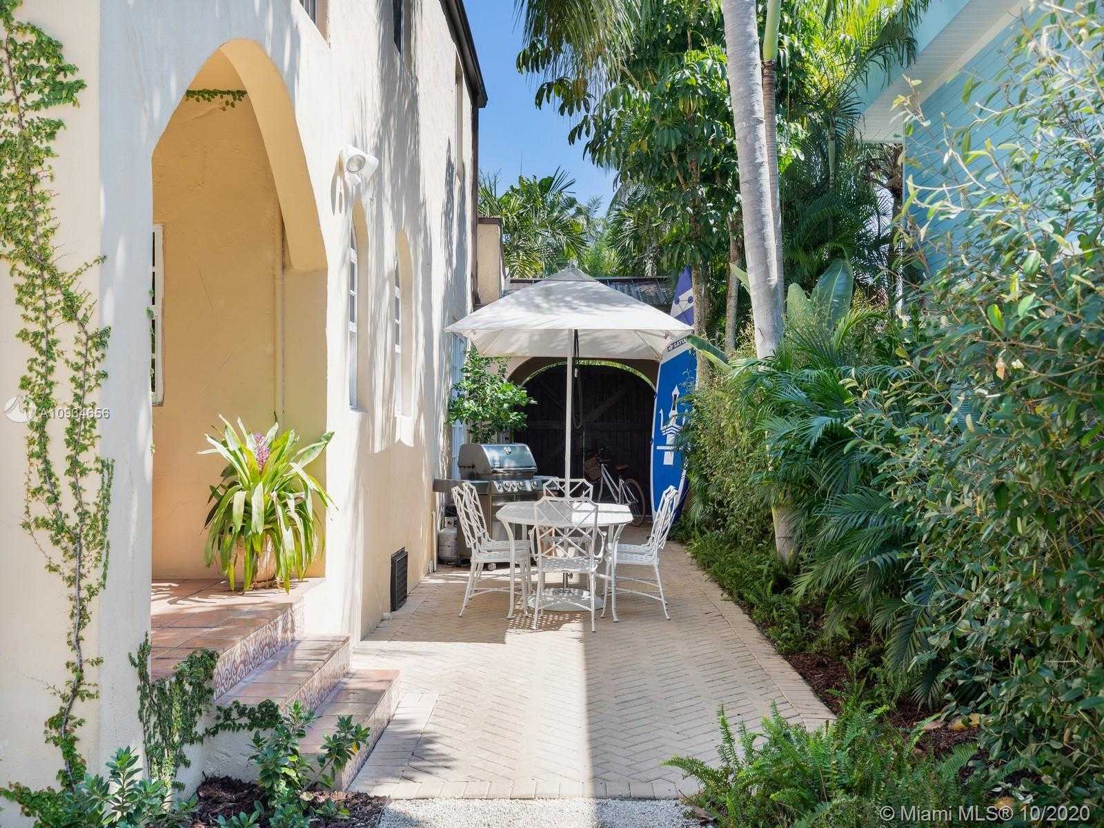 Small Image of 3520 CRYSTAL CT, Miami Number 25