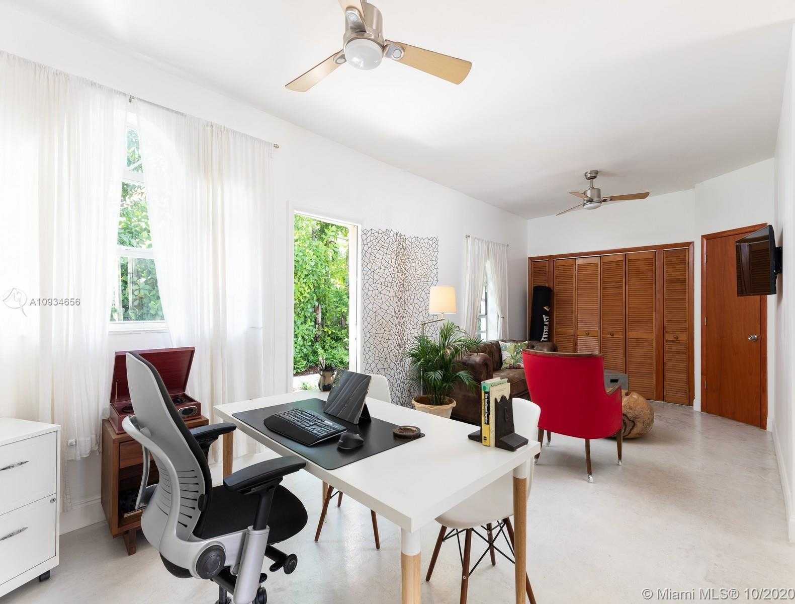 Small Image of 3520 CRYSTAL CT, Miami Number 27