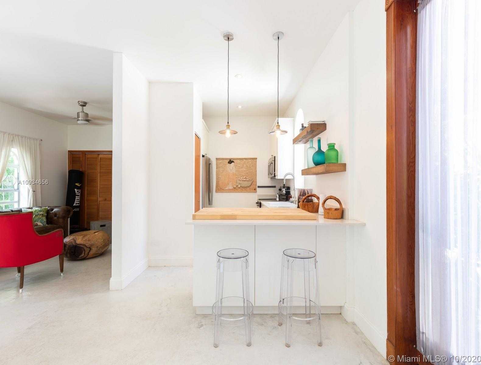 Small Image of 3520 CRYSTAL CT, Miami Number 28