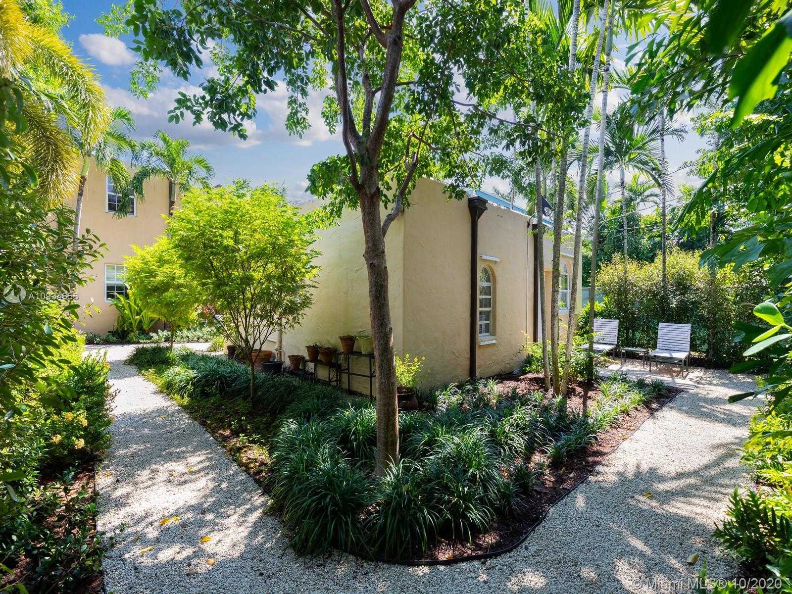 Small Image of 3520 CRYSTAL CT, Miami Number 30