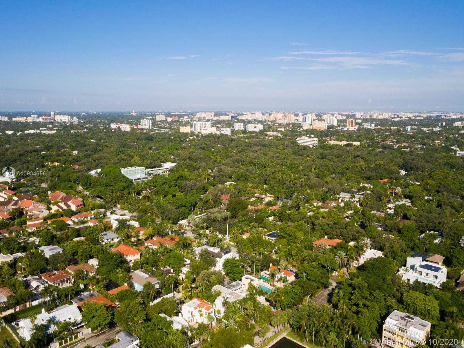 Small Image of 3520 CRYSTAL CT, Miami Number 32