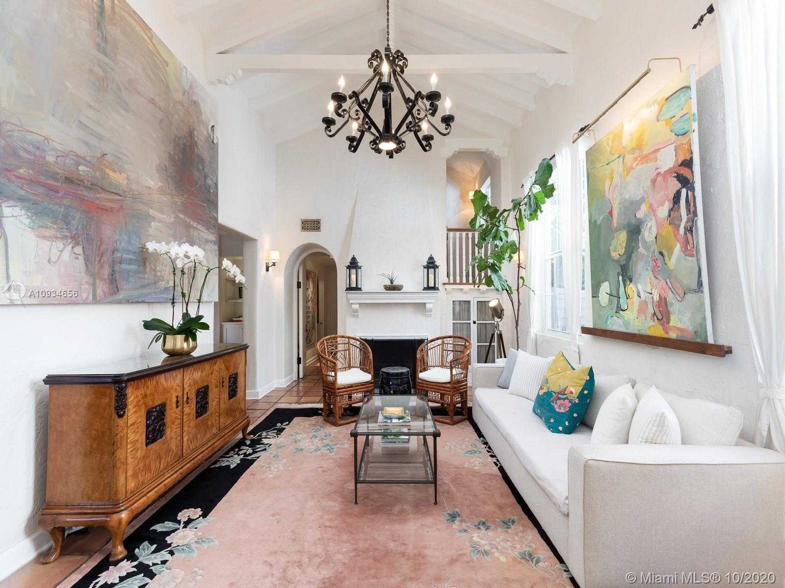 Small Image of 3520 CRYSTAL CT, Miami Number 4