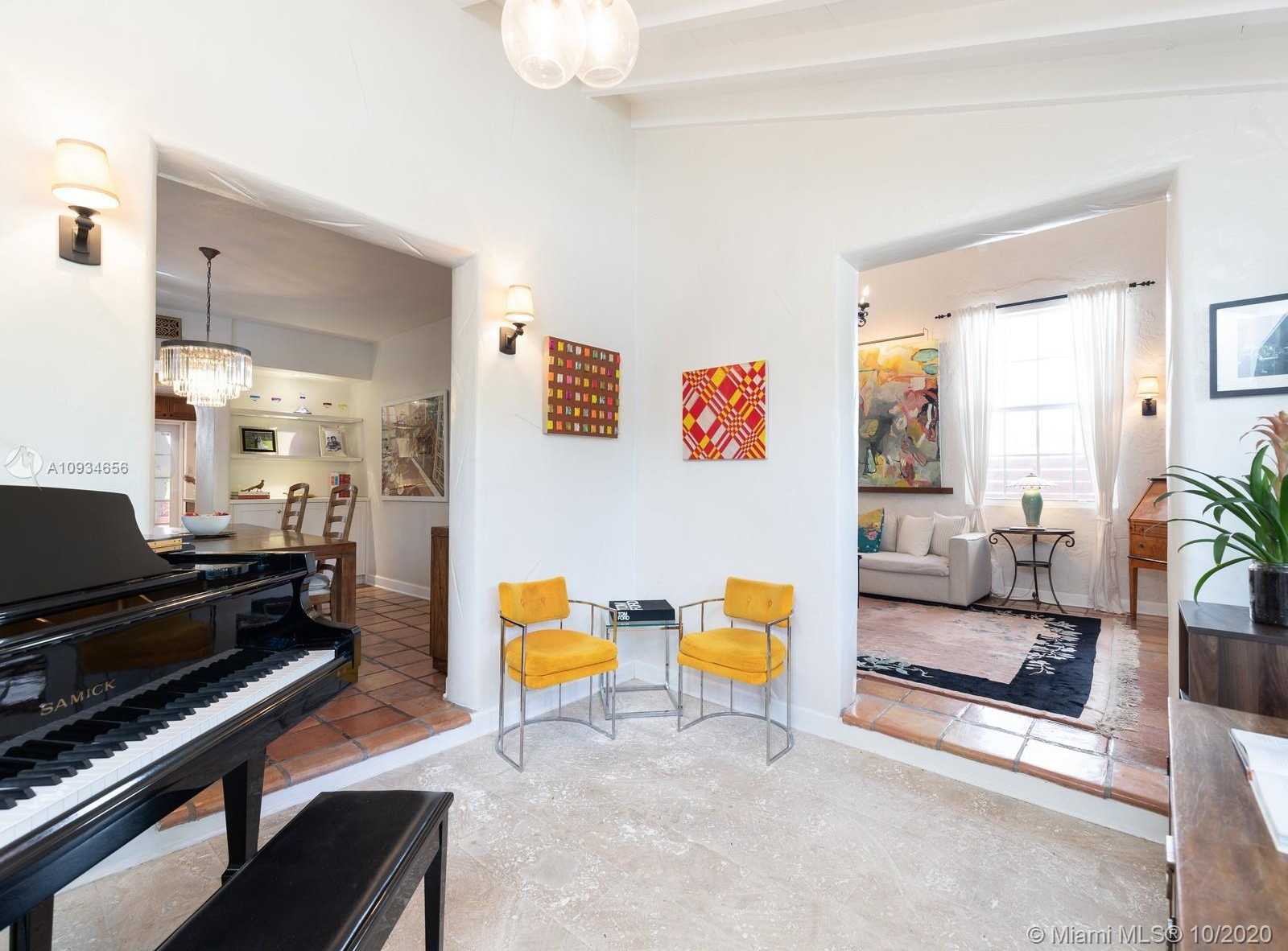 Small Image of 3520 CRYSTAL CT, Miami Number 7