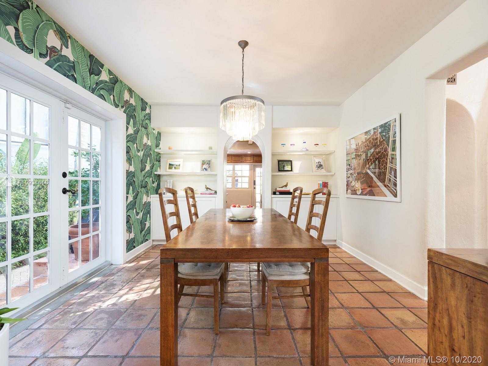Small Image of 3520 CRYSTAL CT, Miami Number 8