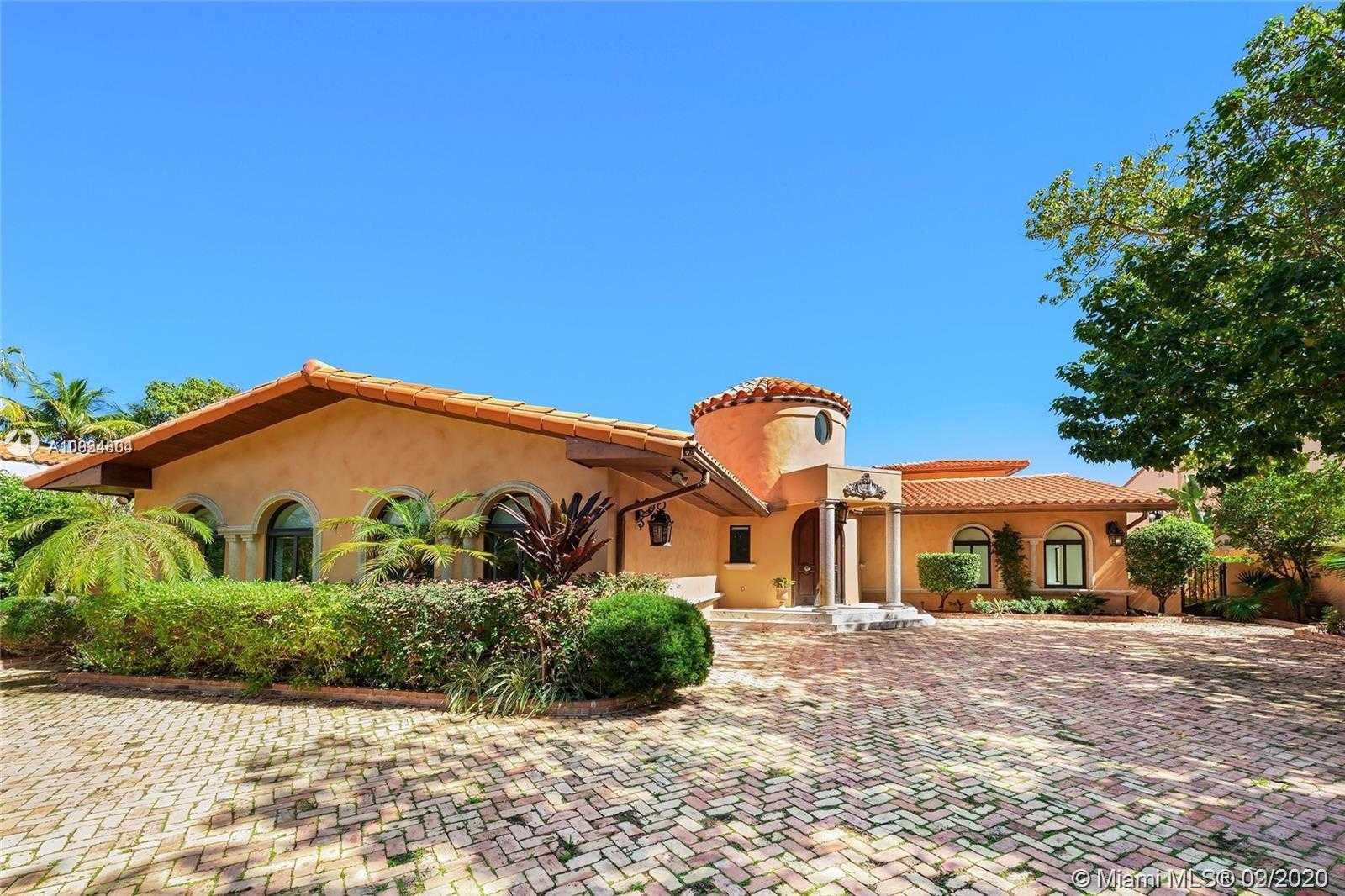 Small Image of 5445 PINE TREE DR, Miami Beach Number 17