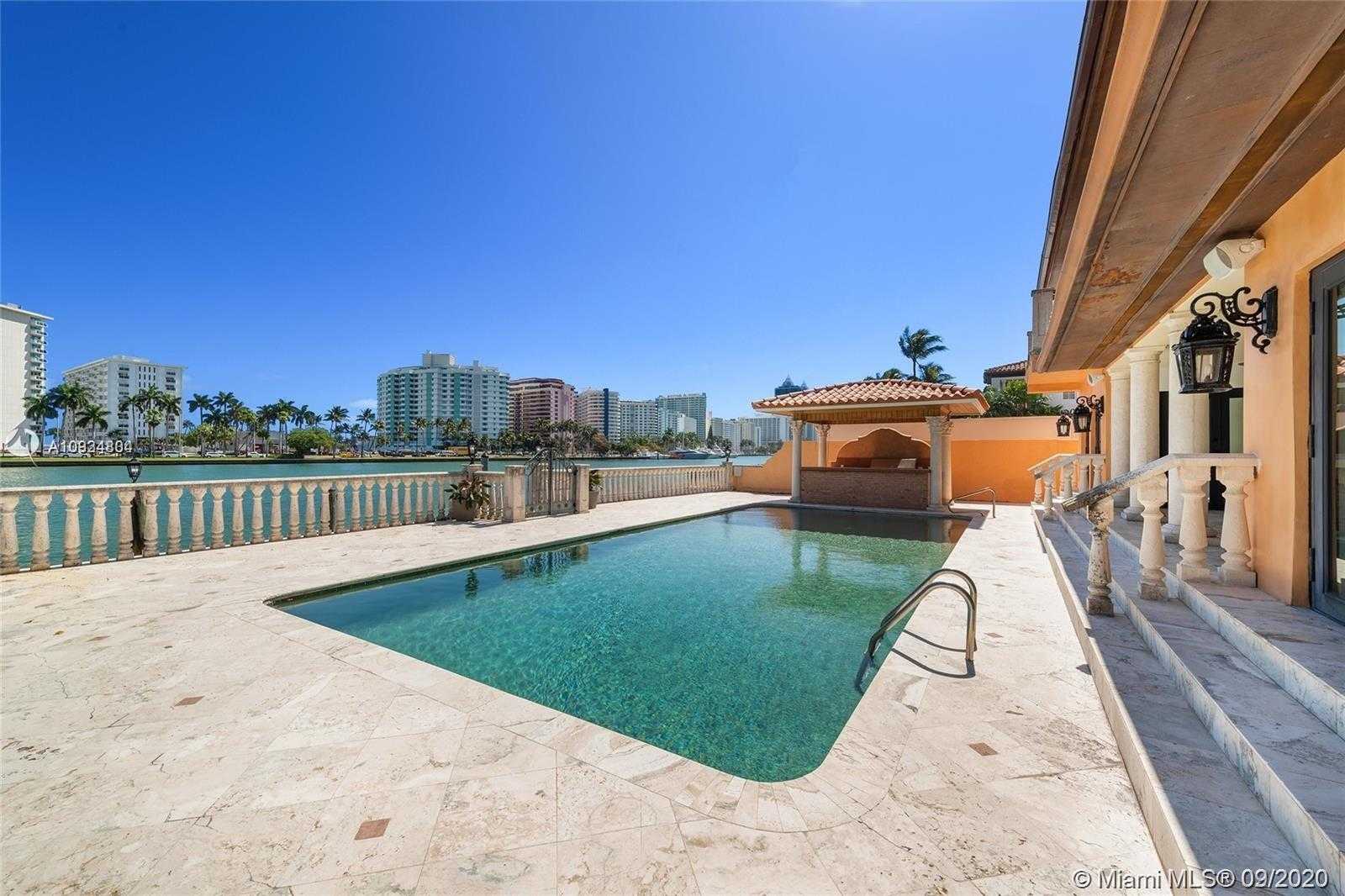 Small Image of 5445 PINE TREE DR, Miami Beach Number 20