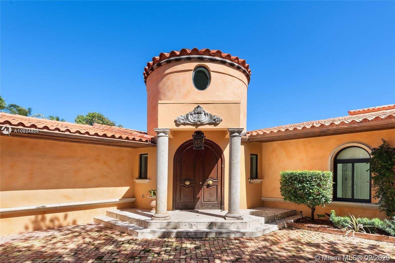 Small Image of 5445 PINE TREE DR, Miami Beach Number 22