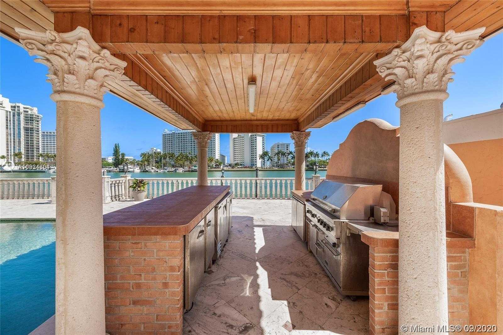 Small Image of 5445 PINE TREE DR, Miami Beach Number 26