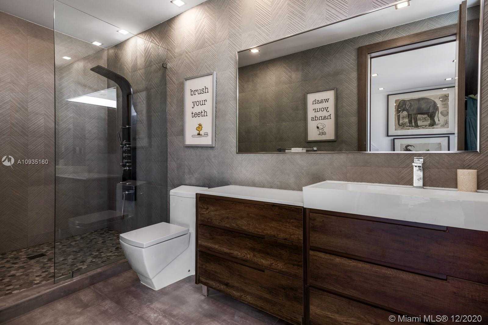 Small Image of 2542 AQUA VISTA BLVD, Fort Lauderdale Number 27