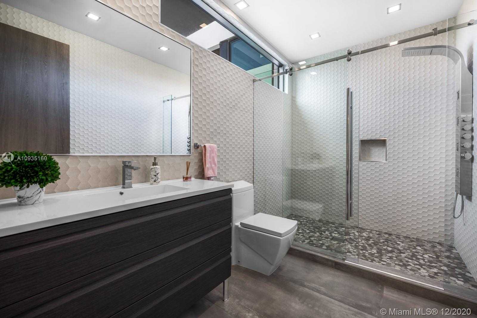 Small Image of 2542 AQUA VISTA BLVD, Fort Lauderdale Number 29