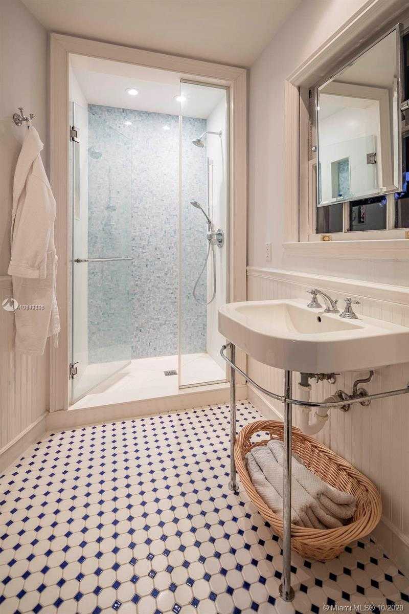Small Image of 2569 LAKE AVE, Miami Beach Number 23