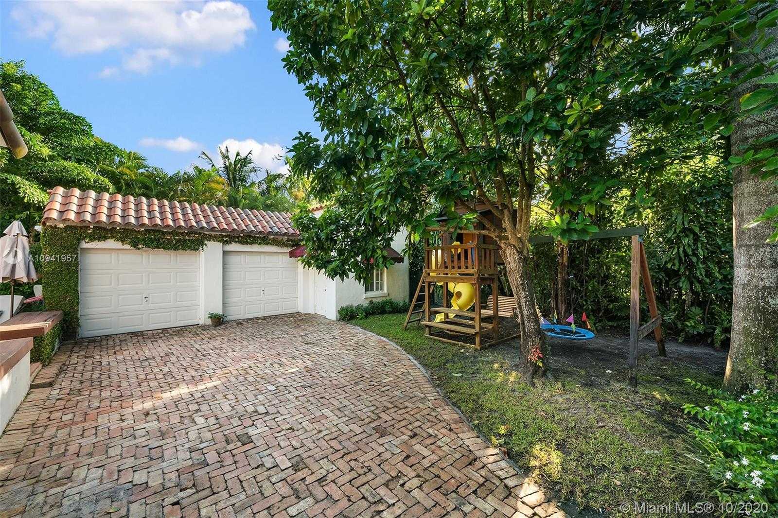 Small Image of 1302 ALHAMBRA CIR, Coral Gables Number 11