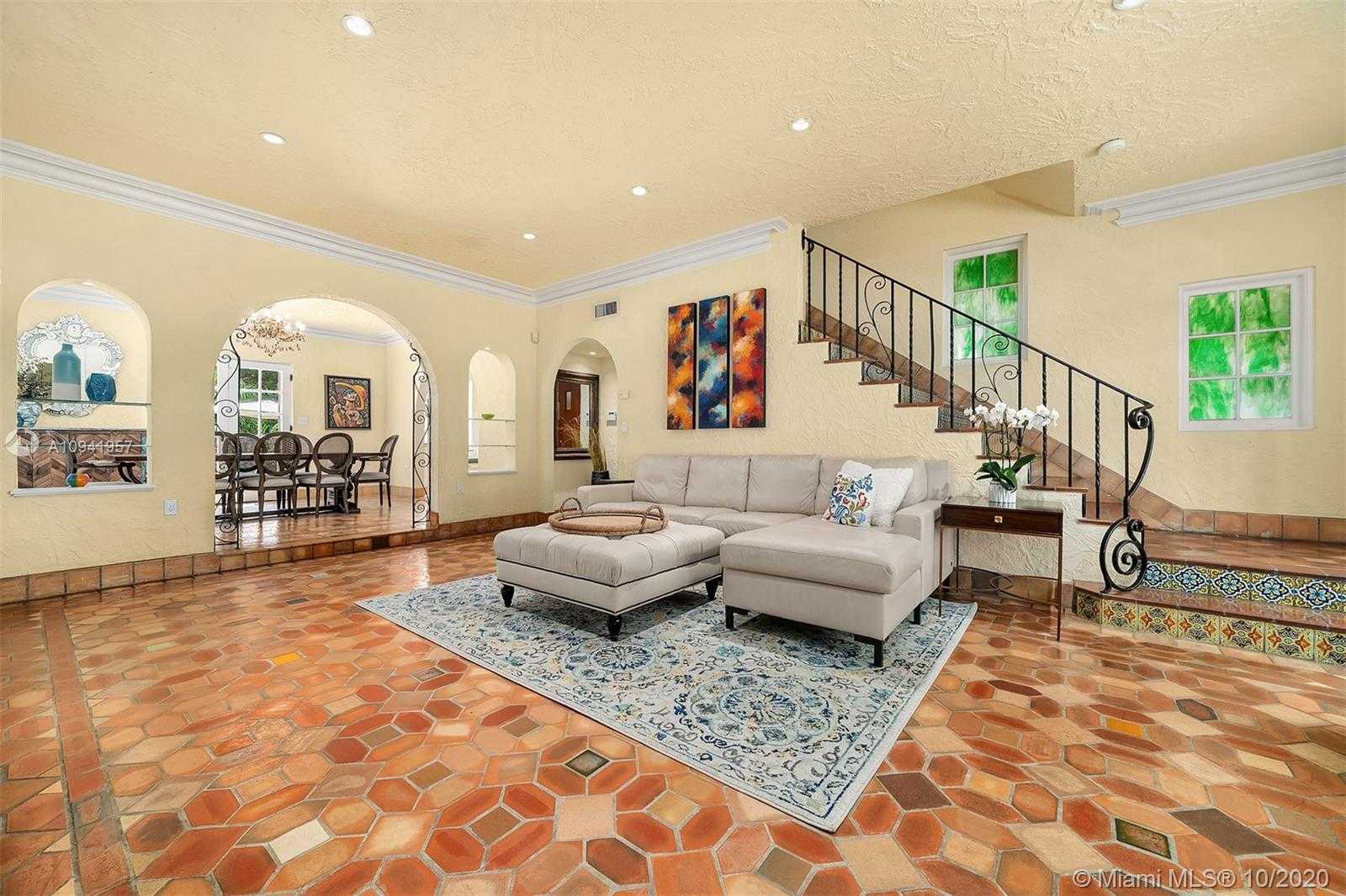 Small Image of 1302 ALHAMBRA CIR, Coral Gables Number 3