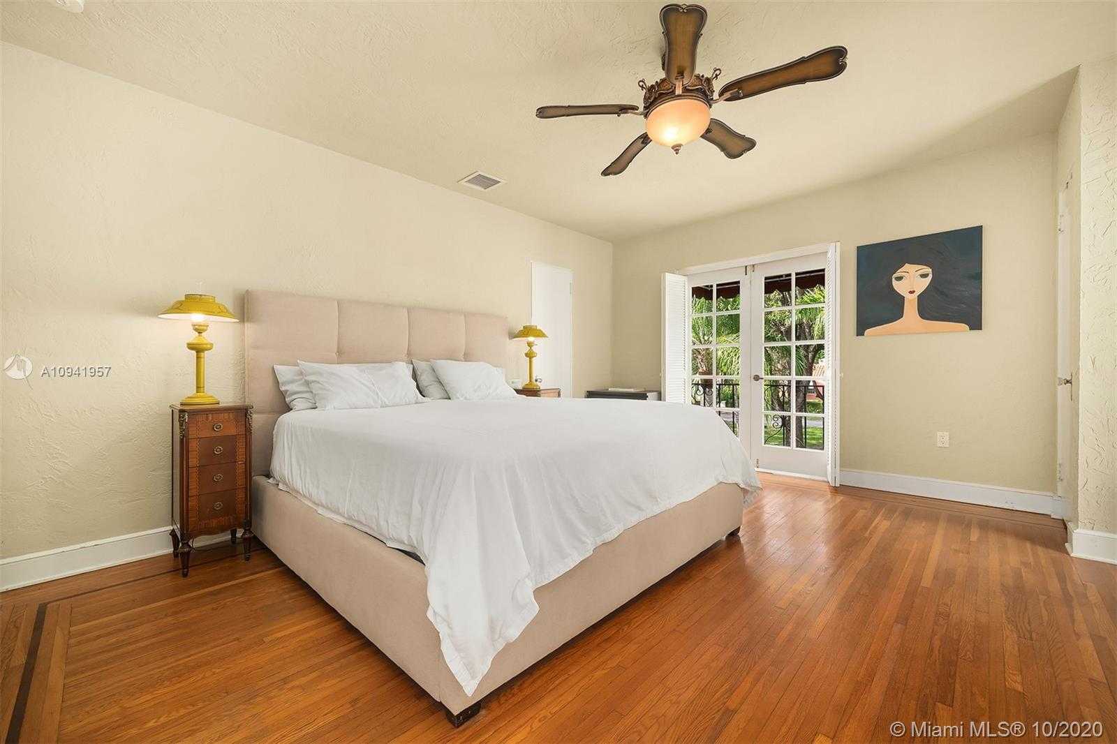 Small Image of 1302 ALHAMBRA CIR, Coral Gables Number 6