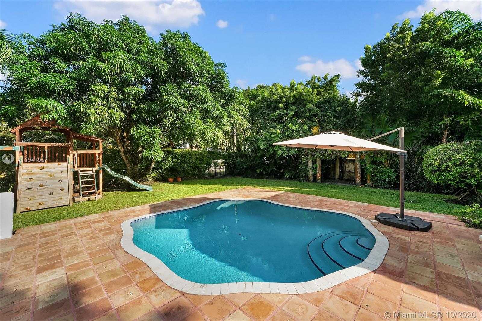 Small Image of 1302 ALHAMBRA CIR, Coral Gables Number 9