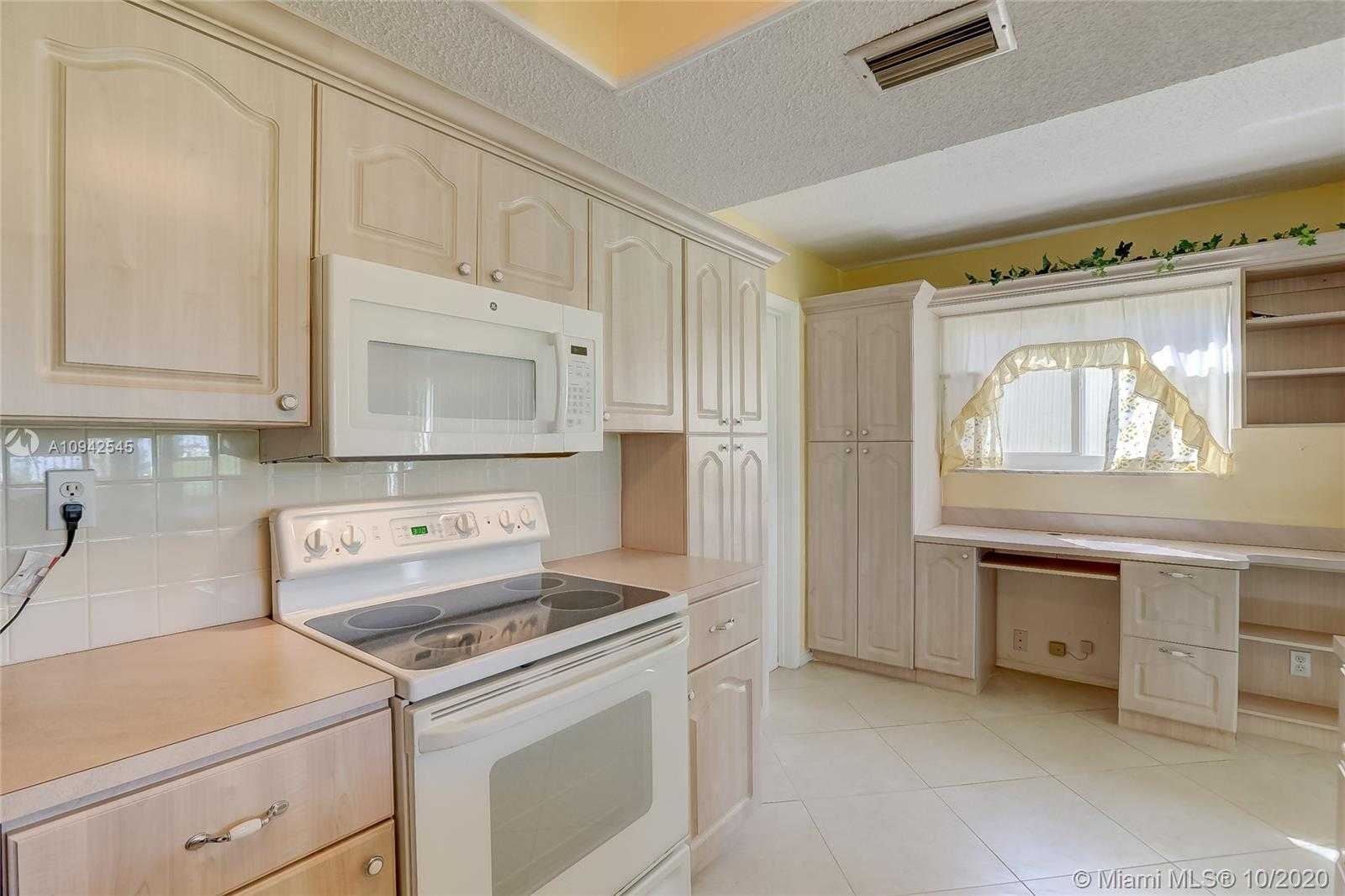 Small Image of 4509 NORTH WEST 45TH ST, Tamarac Number 12