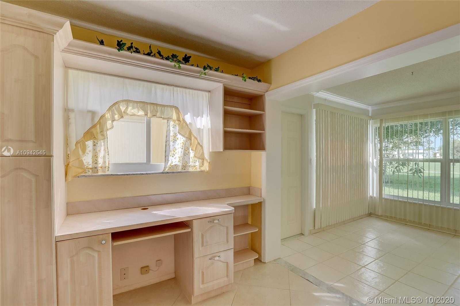 Small Image of 4509 NORTH WEST 45TH ST, Tamarac Number 14