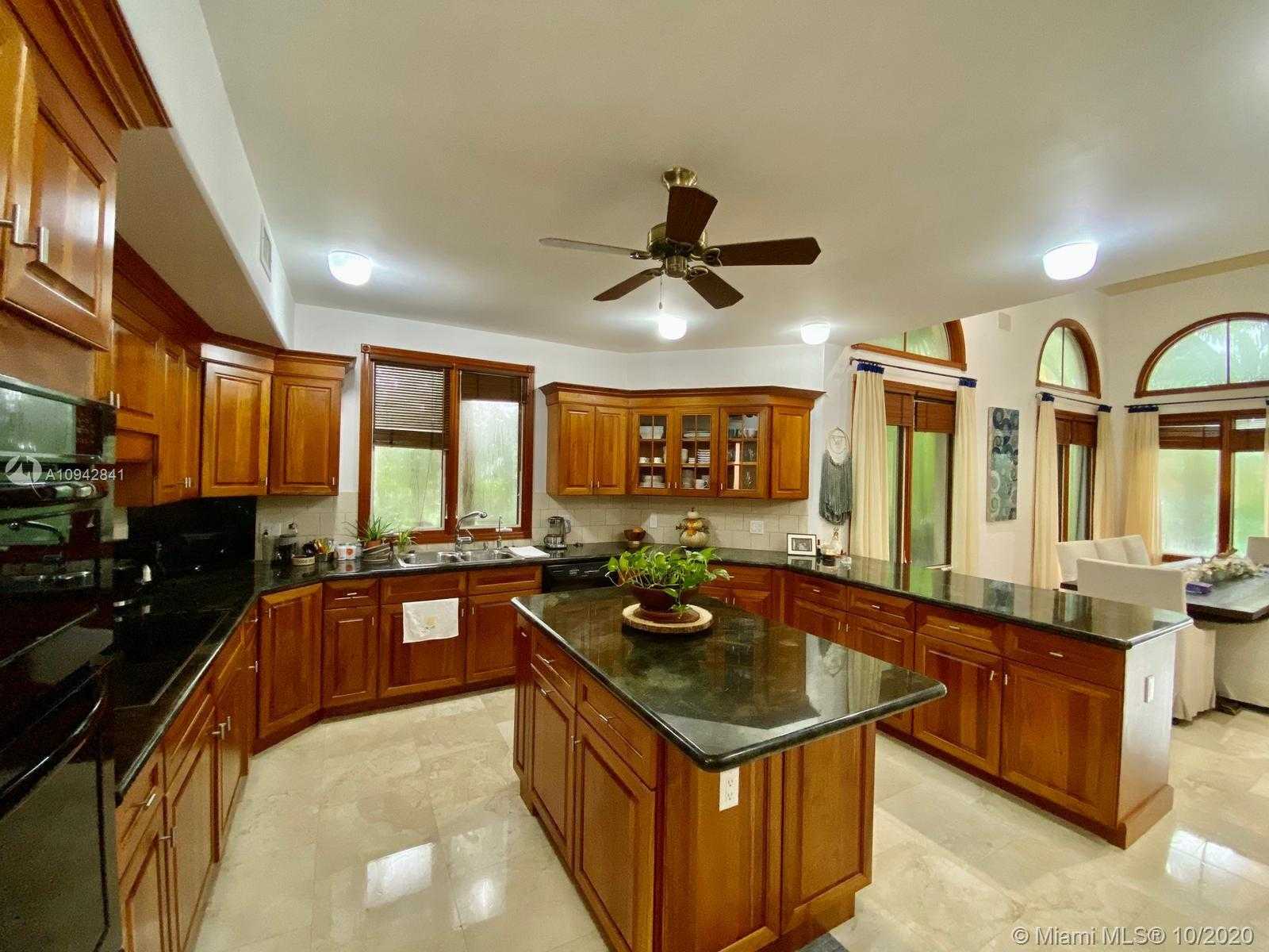 Small Image of 198 ISLA DORADA BLVD, Coral Gables Number 13