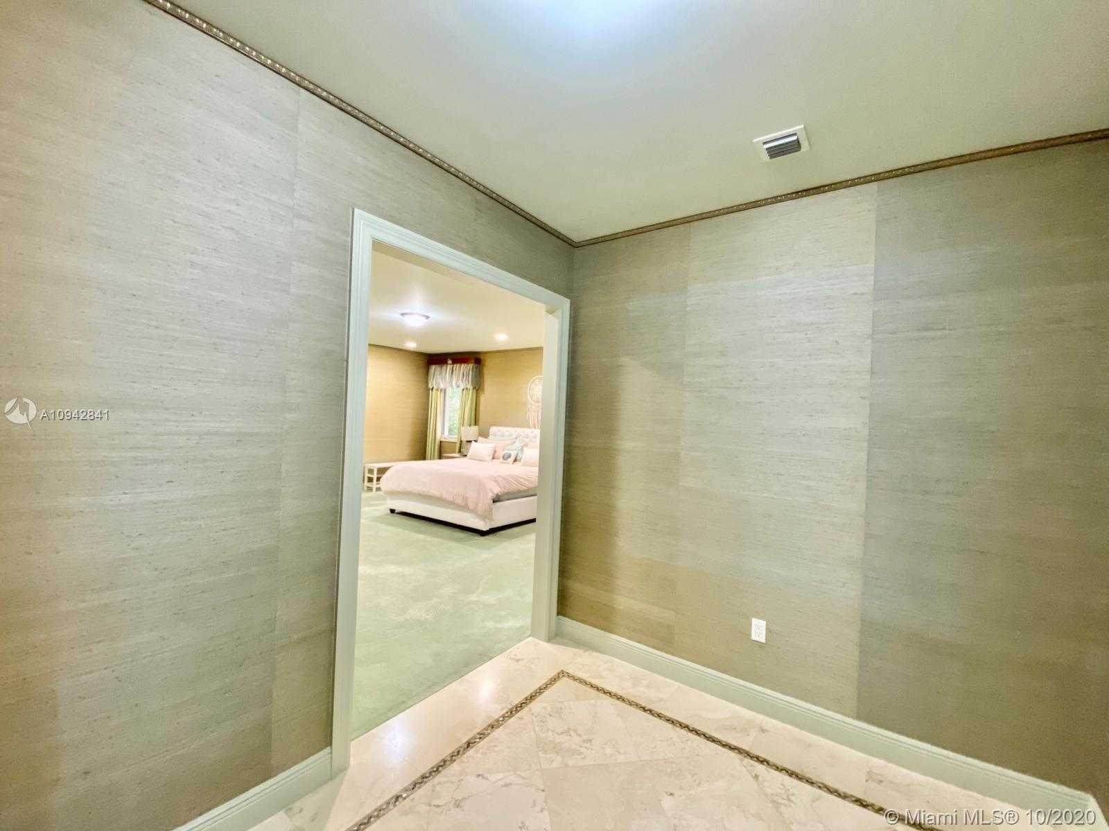 Small Image of 198 ISLA DORADA BLVD, Coral Gables Number 40